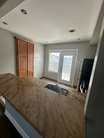 38 Dakota St #3 — Photo 7