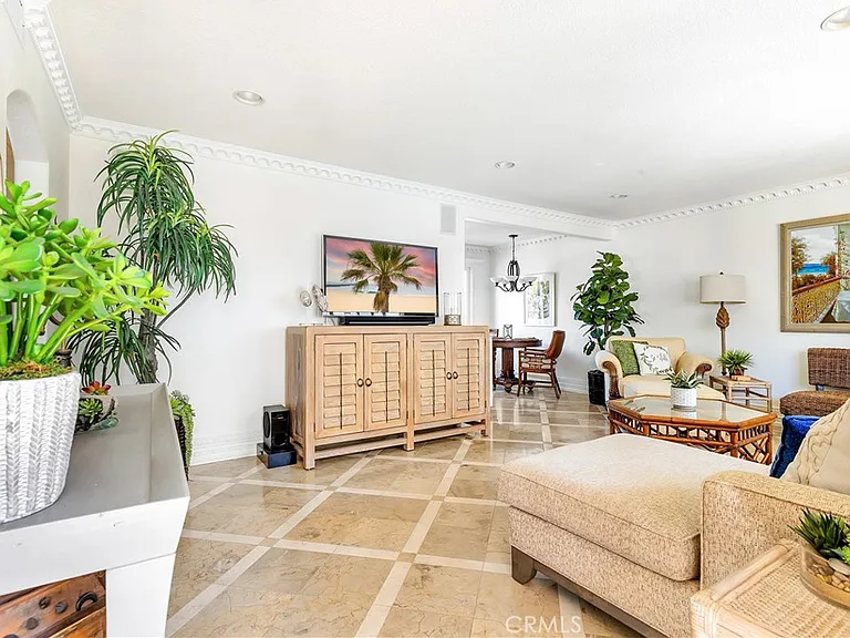 329 Marguerite Ave #3 — Photo 4
