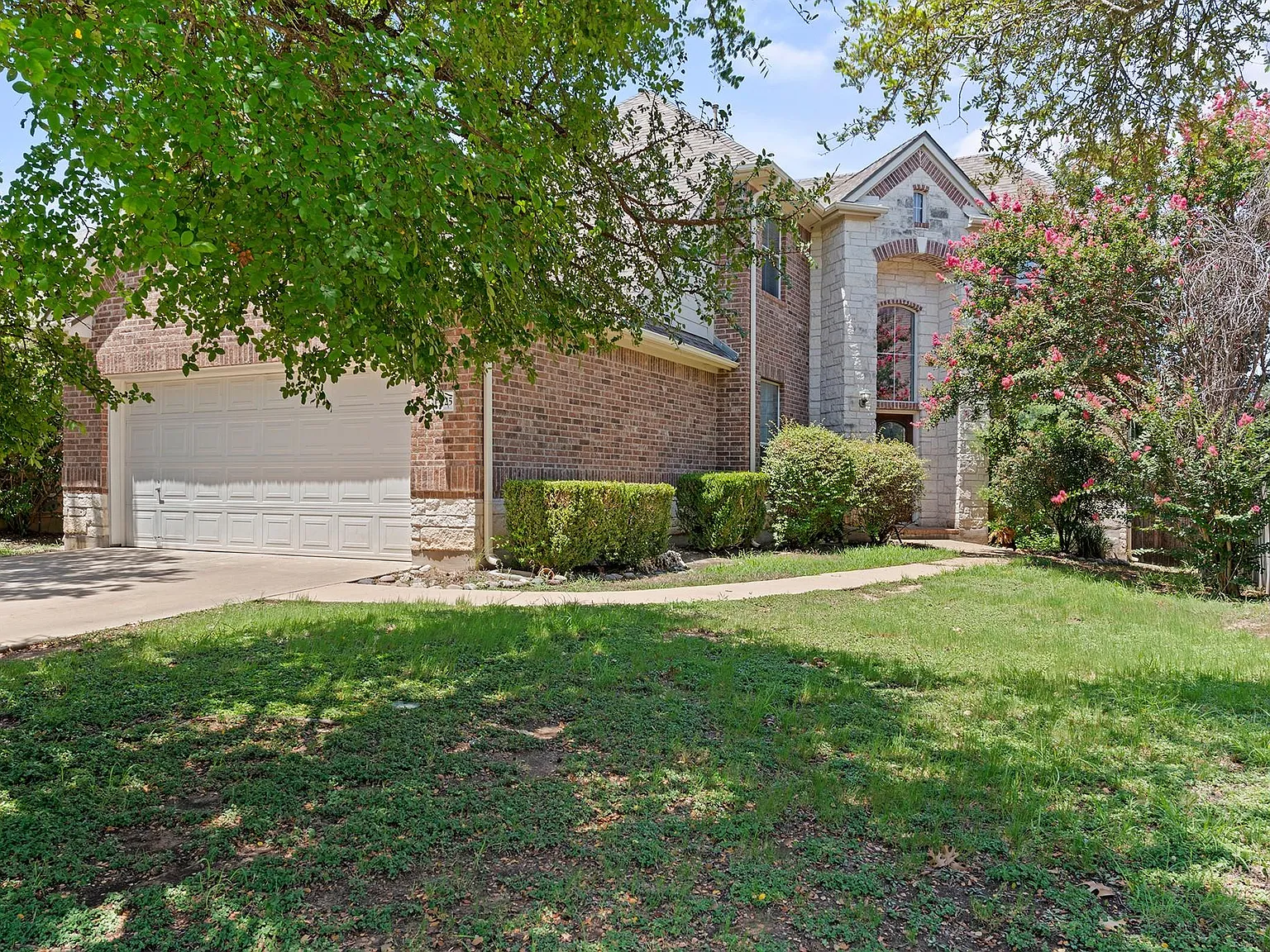 3 bed, 2.5 bath, 2650 sqft, $2,999 — Photo 1