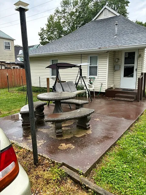 Back porch/yard - 702 S St
