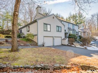4 Strathmore Ln #4, Avon, CT 06001