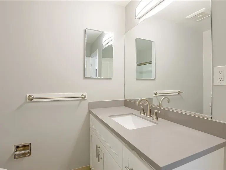 Woodside Court Apartments — Photo 8