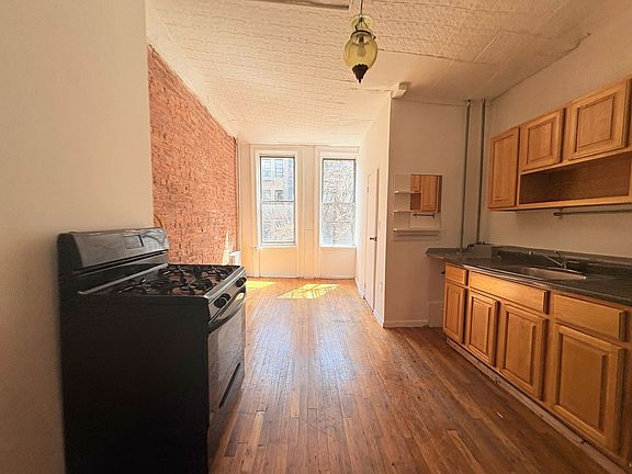5th image of 318 Jefferson Ave #2F