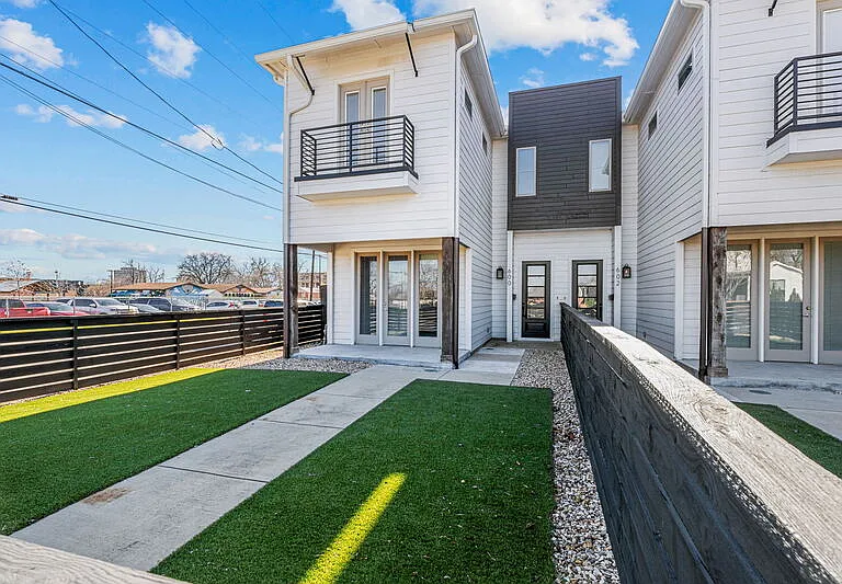 600 Melba St — Photo 2