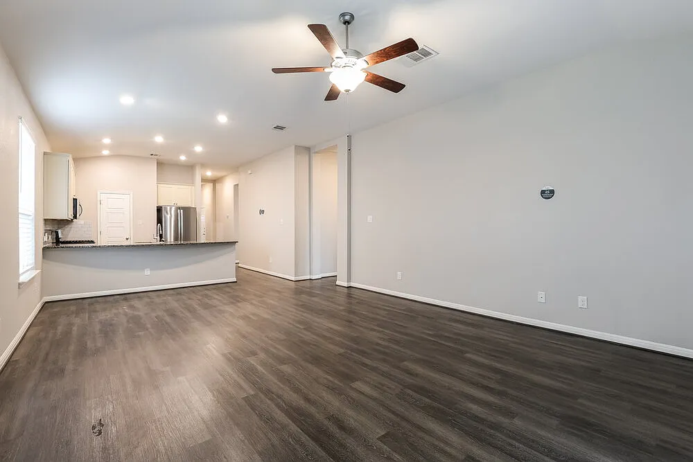 3 bed, 2.0 bath, 1857 sqft, $1,840 — Photo 3
