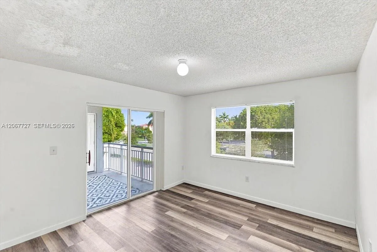 1 bed, 813 sqft, $1,800 — Photo 2