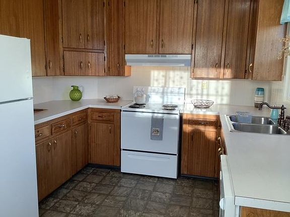 2nd image of 518 Reynolds St
