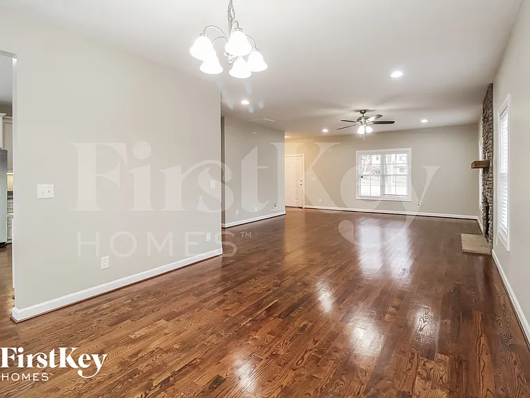 1803 Gracewood Dr — Photo 4