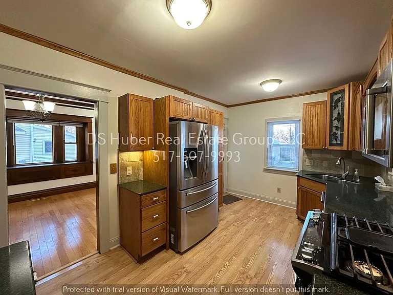 1027 Climax St — Photo 7