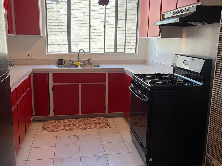 434 N Lake St #4 — Photo 5