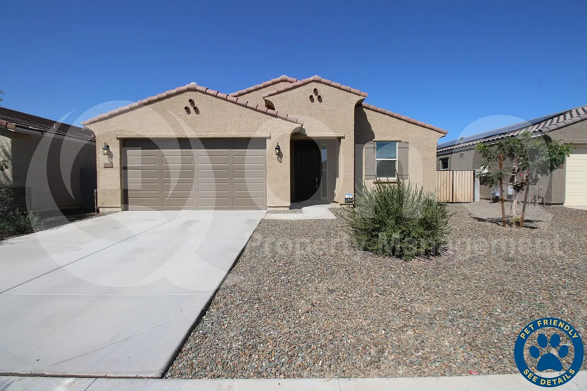4 bed, 2.0 bath, 2109 sqft, $2,195 — Photo 1