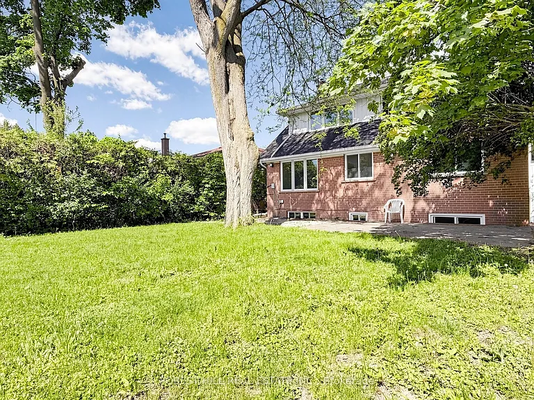32 Wycliffe Cres — Photo 47