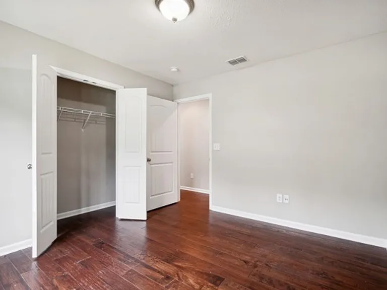 257 Williamsburg Cir — Photo 9