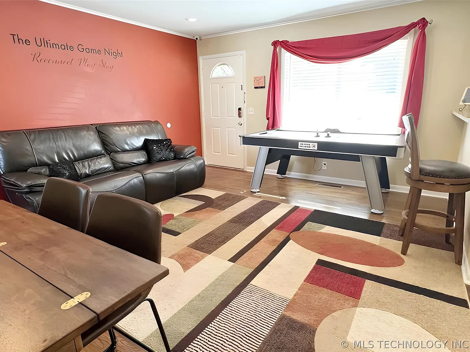 4 bed, 2.0 bath, 1620 sqft, $2,050 — Photo 2