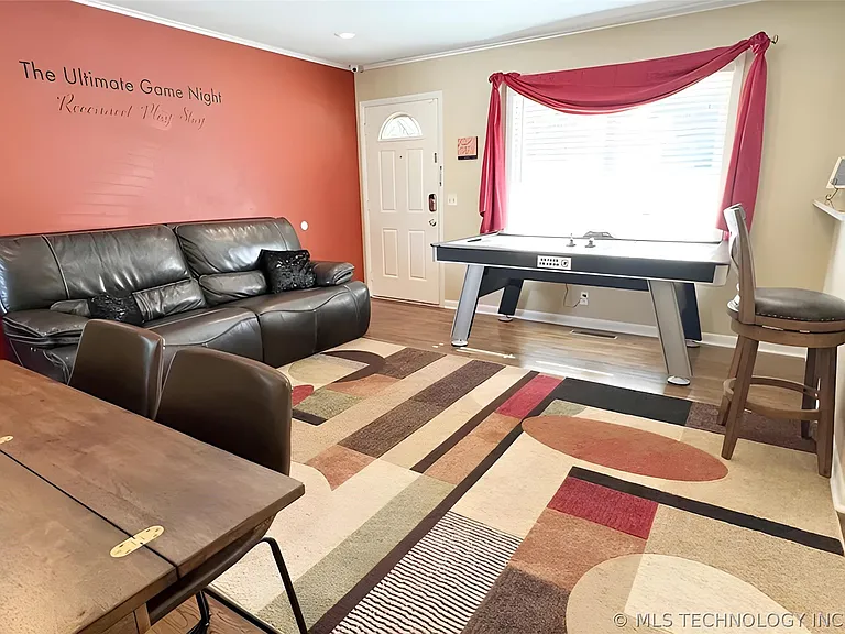 3609 N Detroit Ave — Photo 2