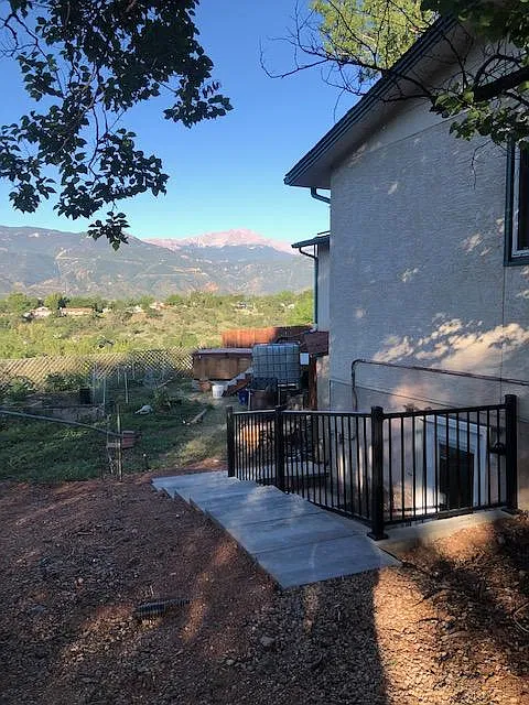 2110 Mesa Rd