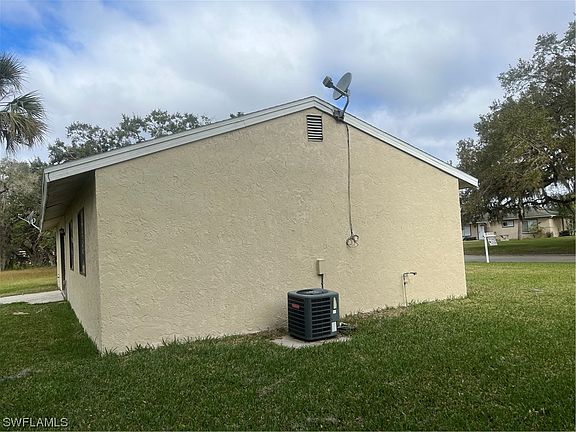 5th image of 4032 N Edgewater Cir