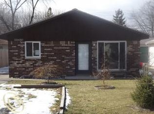 39451 Prentiss St, Harrison Township, MI 48045