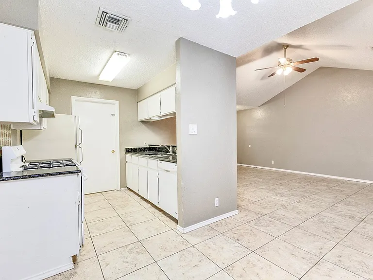 10801 Lanshire Dr #A — Photo 9