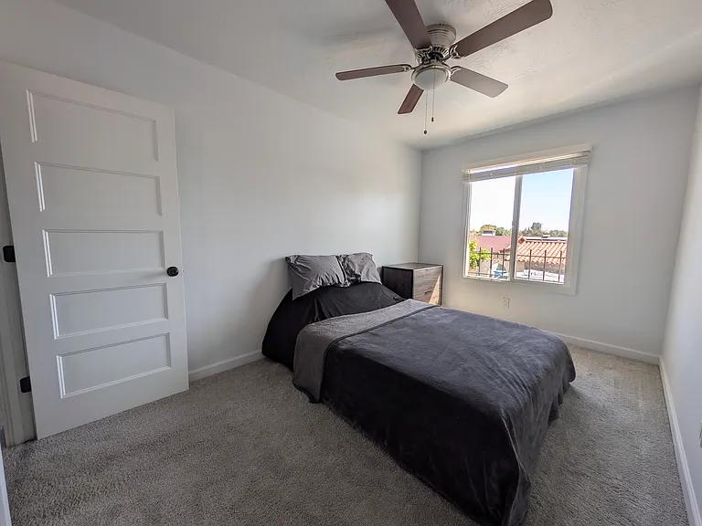 1022 W Mission Ln — Photo 18