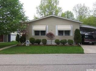 5 Oak Dr, Olmsted Falls, OH
