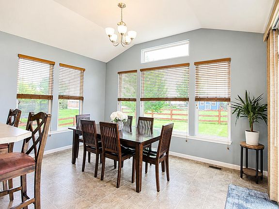 3rd image of 2819 Bentwood Dr