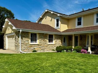 16640 Dane Ct W, Brookfield, WI 53005