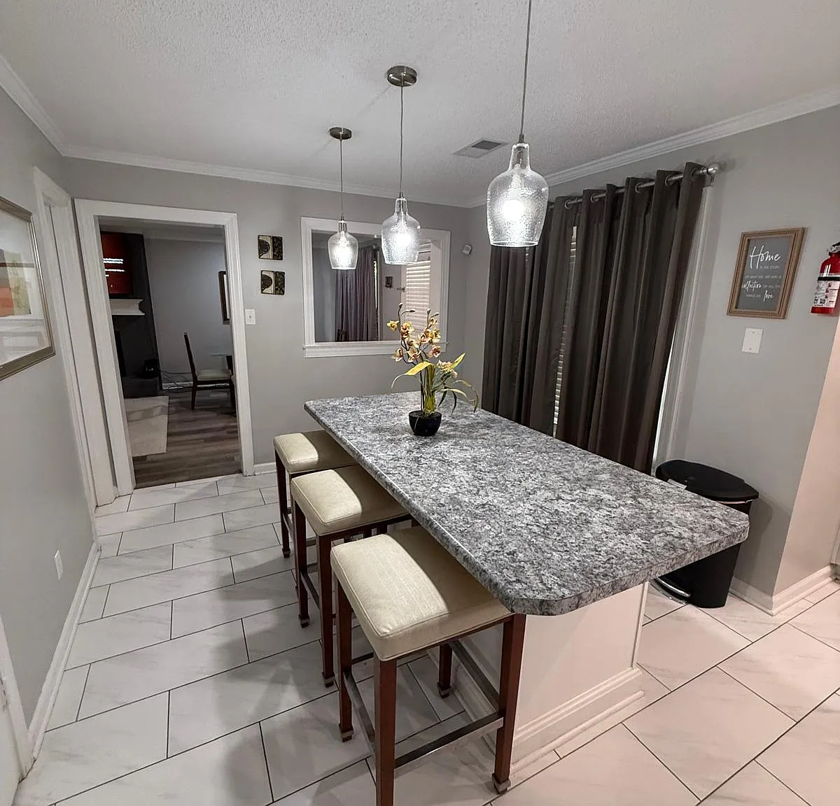 4 bed, 2.5 bath, 2195 sqft, $10,999 — Photo 2
