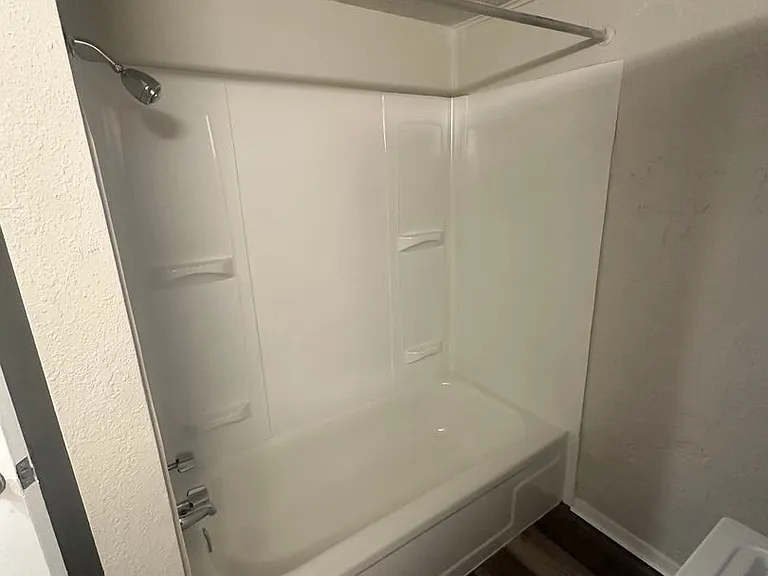 Regency Point Luxury Apartments — Photo 11