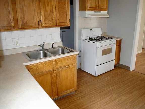 5th image of 2922 Taylor St NE Unit 2