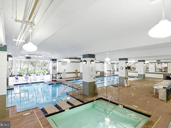 2nd image of 309 Yoakum Pkwy APT 204