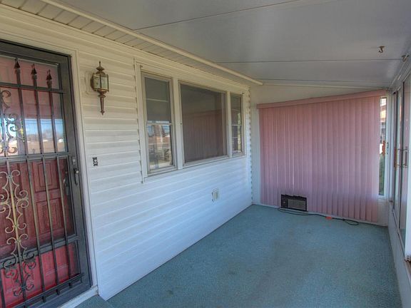 4th image of 301 Elm St