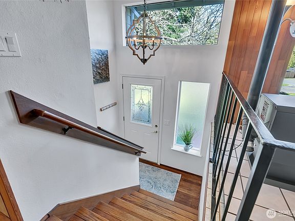 4th image of 2025 NW Mulholland Boulevard