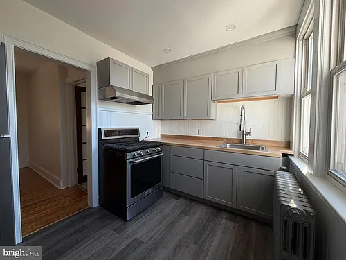 522 E Main St #B Photo 1