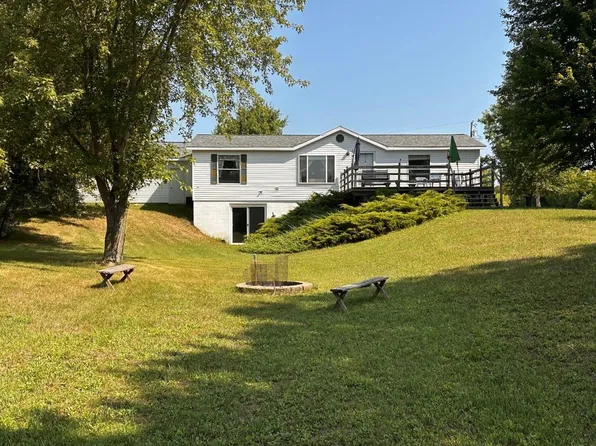 N10814 Knapp Ct, Clintonville, WI 54929