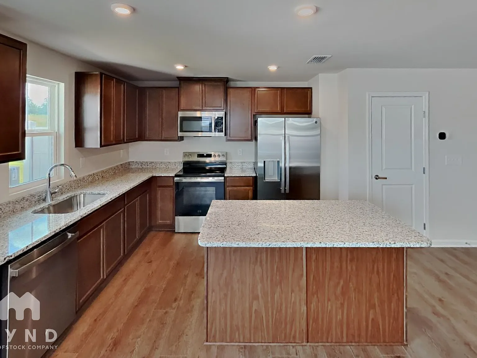 3 bed, 2.5 bath, 1430 sqft, $1,995 — Photo 4