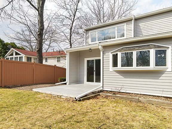4th image of 15 Edward Dr #15