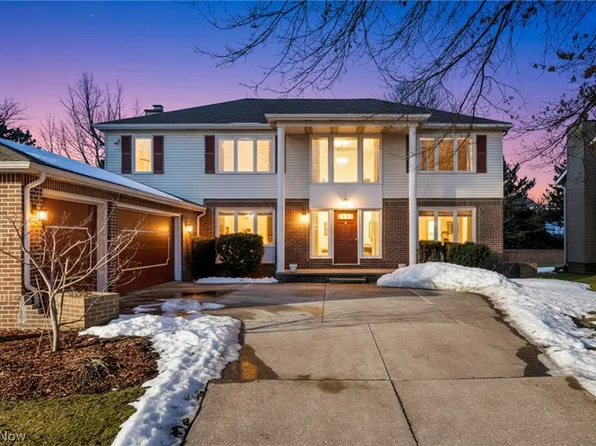 6337 Woodhawk Dr, Mayfield Heights, OH 44124