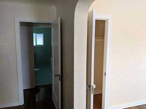 2nd image of 700 W Glenoaks Blvd
