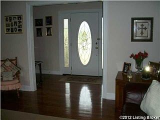4th image of 293 E Woodlake Cir