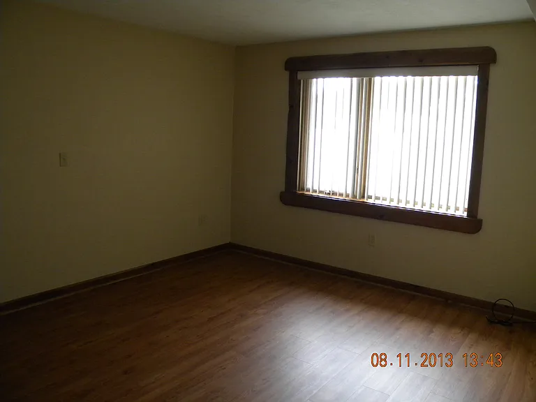 511 E 3rd St #B — Photo 8