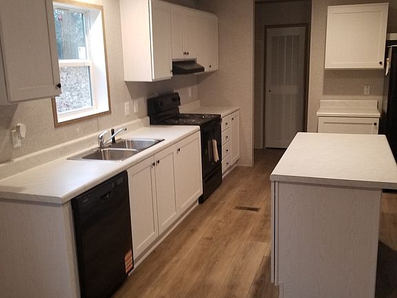 5th image of 205 Dorothy Ln