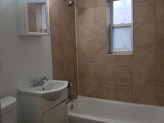 3rd image of 607 W Fairview Ave #2