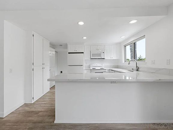4th image of 155 Rosebay Dr APT 40