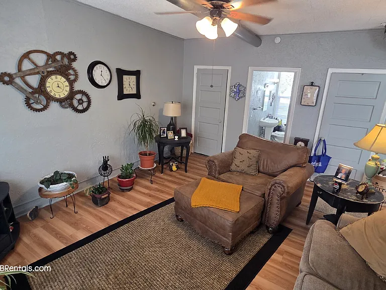 4445 Lincoln Ave #1 — Photo 8