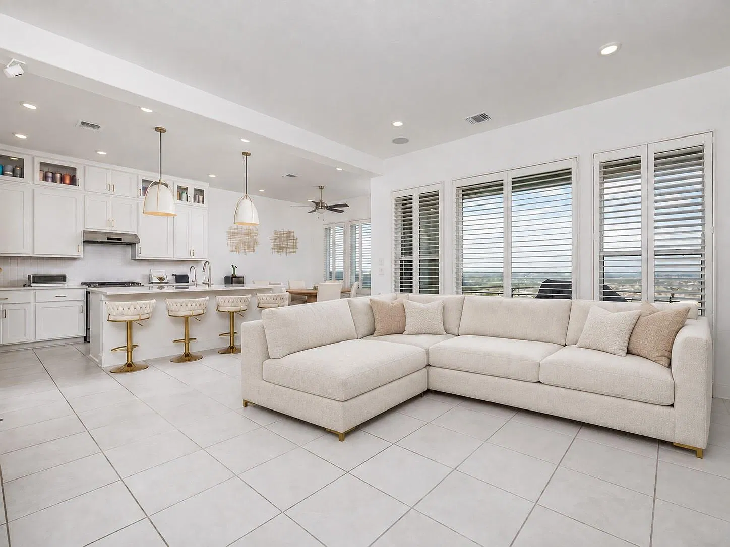 3 bed, 2.5 bath, 1840 sqft, $4,000 — Photo 4