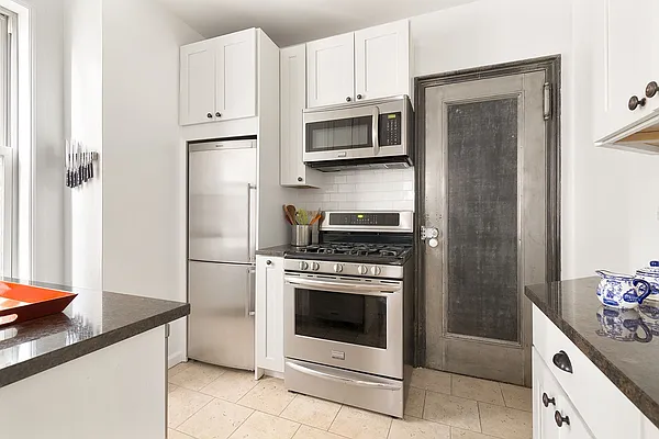 Sold by Compass | media 10