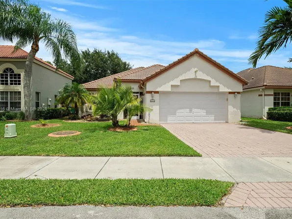 9237 Magnolia Ct, Davie, FL 33328