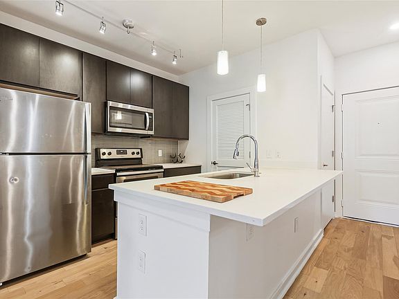 3rd image of 2505 Thornton Rd #3201