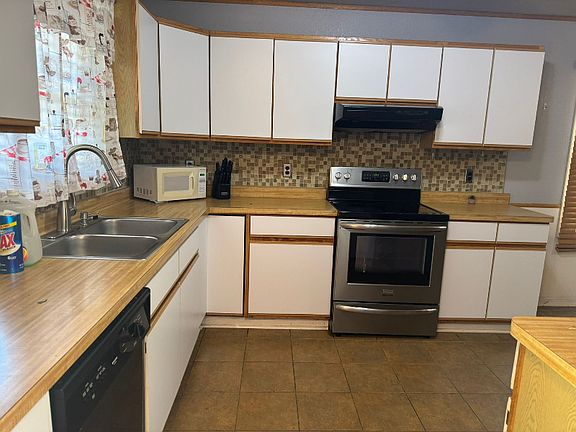 5th image of 3326 E Adams Ave